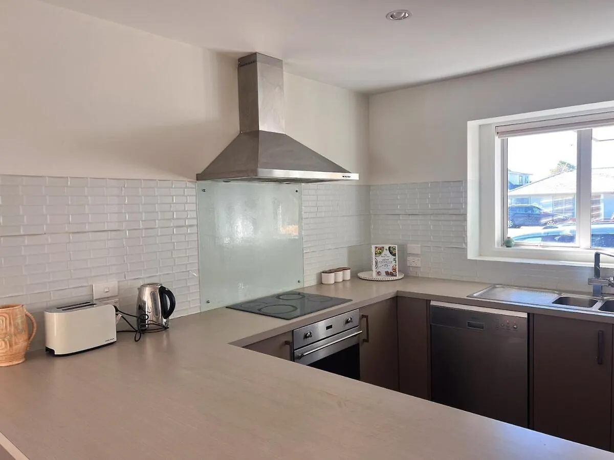 כרייסטצ'רץ' Spacious 3 Bedroom House Near Sumner ניו זילנד