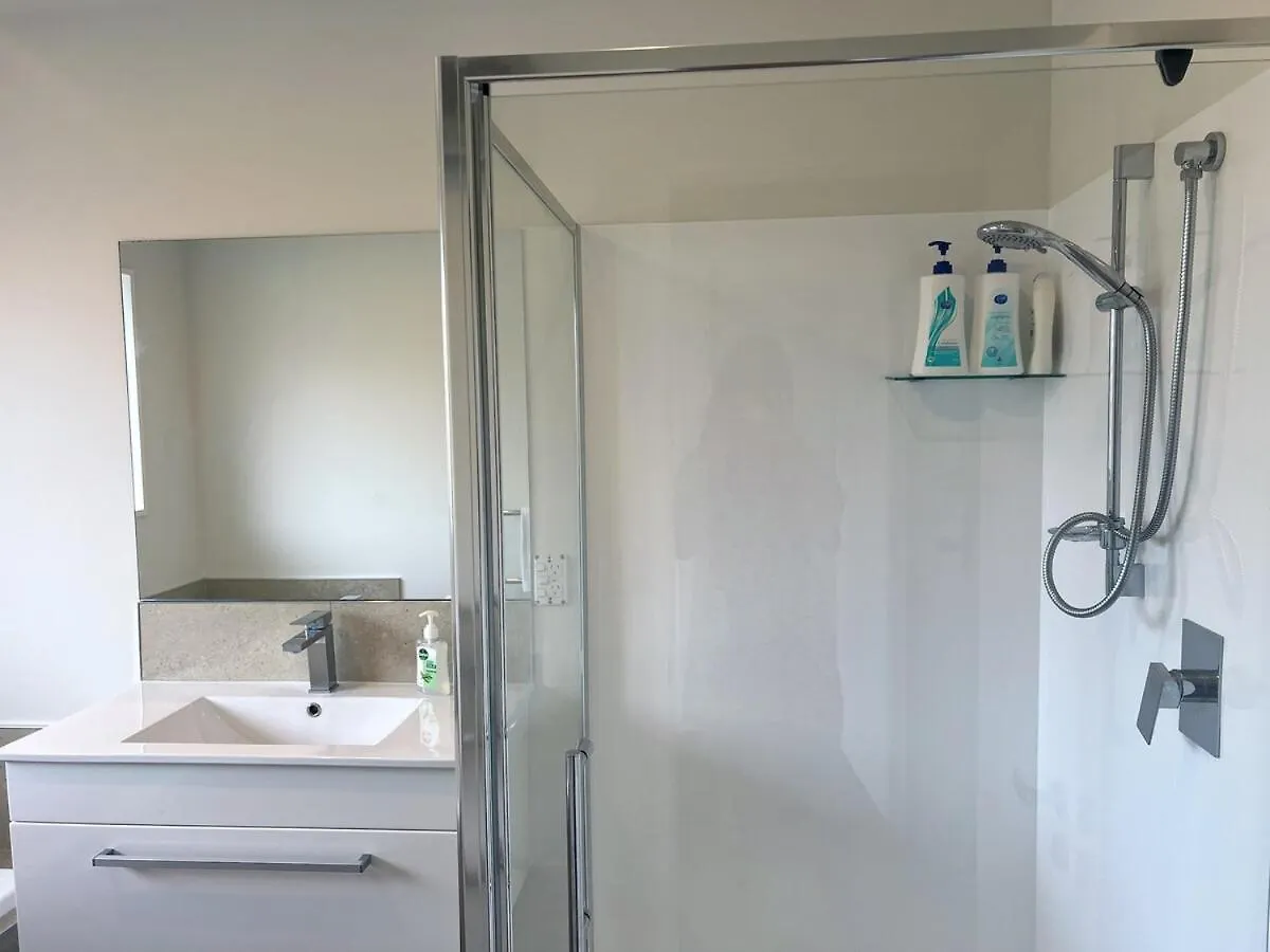 כרייסטצ'רץ' Spacious 3 Bedroom House Near Sumner בית נופש