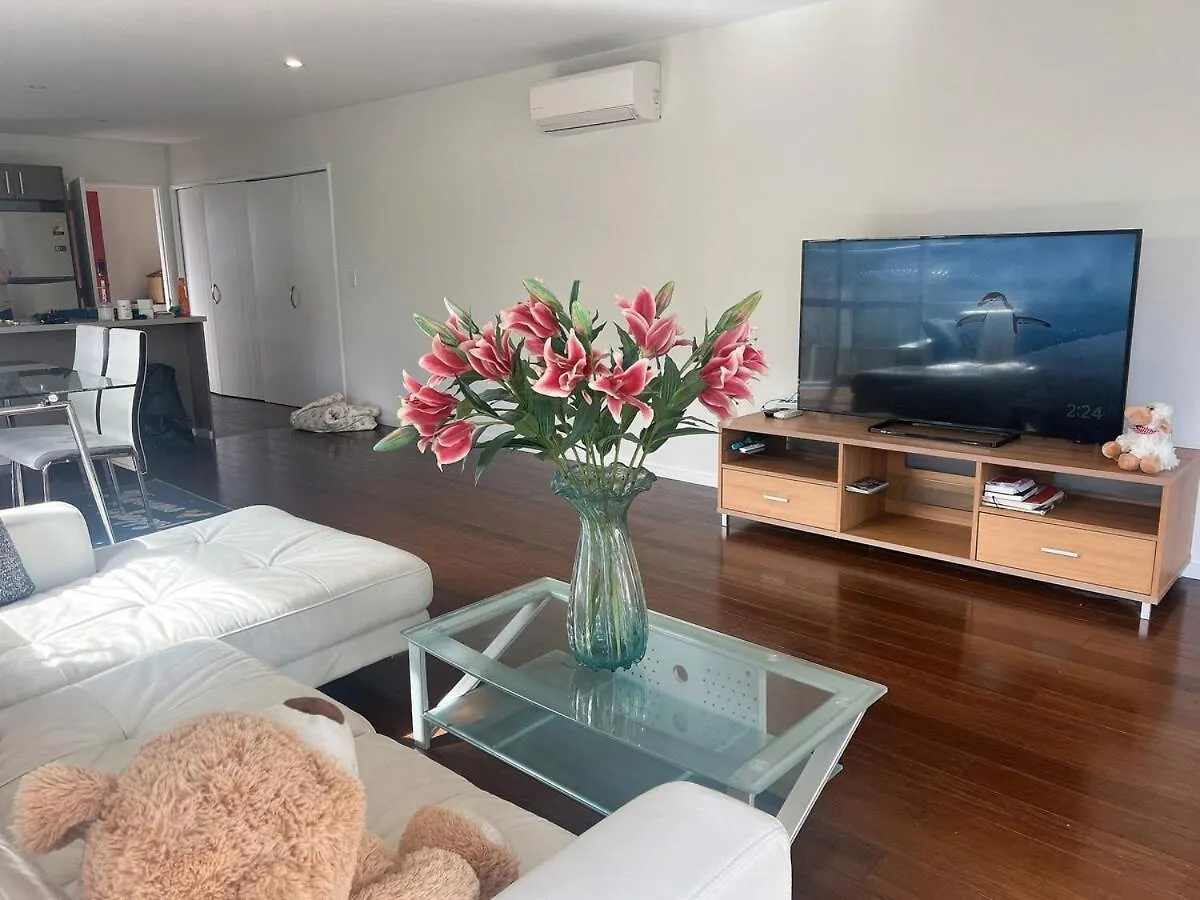 כרייסטצ'רץ' Spacious 3 Bedroom House Near Sumner 0*,