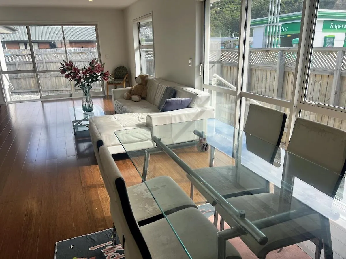 כרייסטצ'רץ' Spacious 3 Bedroom House Near Sumner ניו זילנד